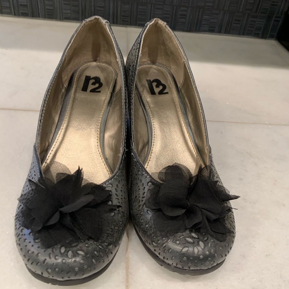 Gray heels - Picture 3 of 5